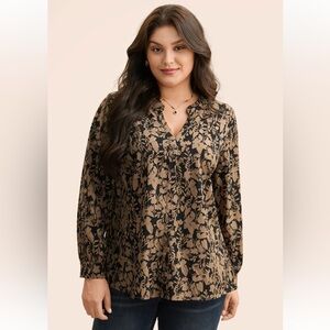 NWT Blouse BloomChic, beautiful flattering blouse